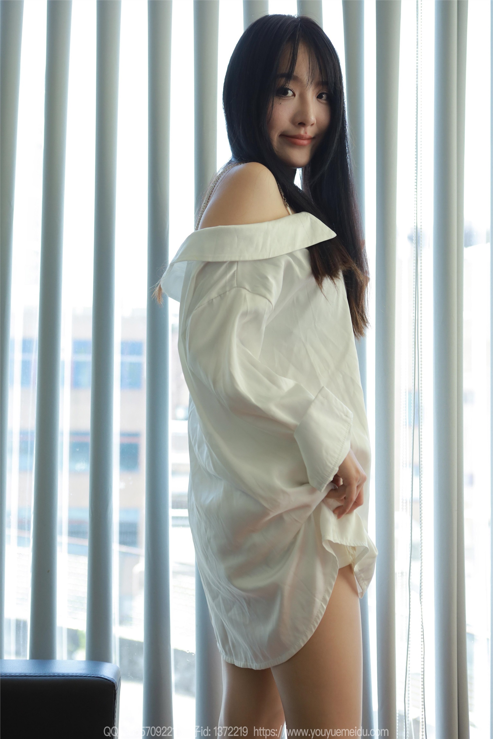 IESS异思趣向  2024.08.26 丝享家 1829 婉萍《一字肩衬衣》